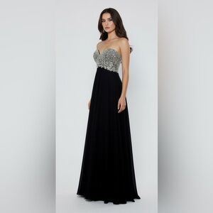 Decode 1.8 - Elegant Black and Silver Evening Gown